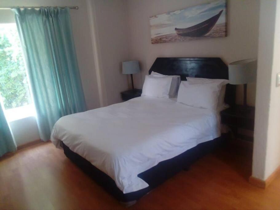 Daisy St -One Bedroom Apartment ヨハネスブルグ エクステリア 写真